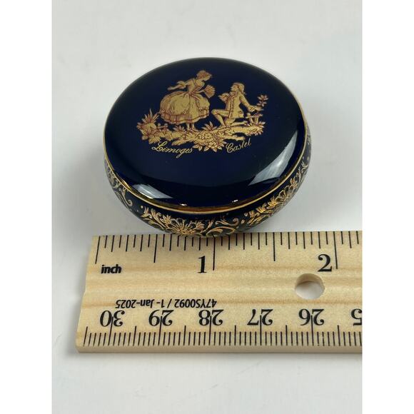 Limoges Castel Cobalt Blue Trinket Box Courting Couple 22K Gold France - Picture 8 of 9